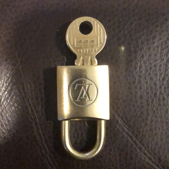 Vintage LV Louis Vuitton Padlock Lock & Key 220 - Picture 15 of 15